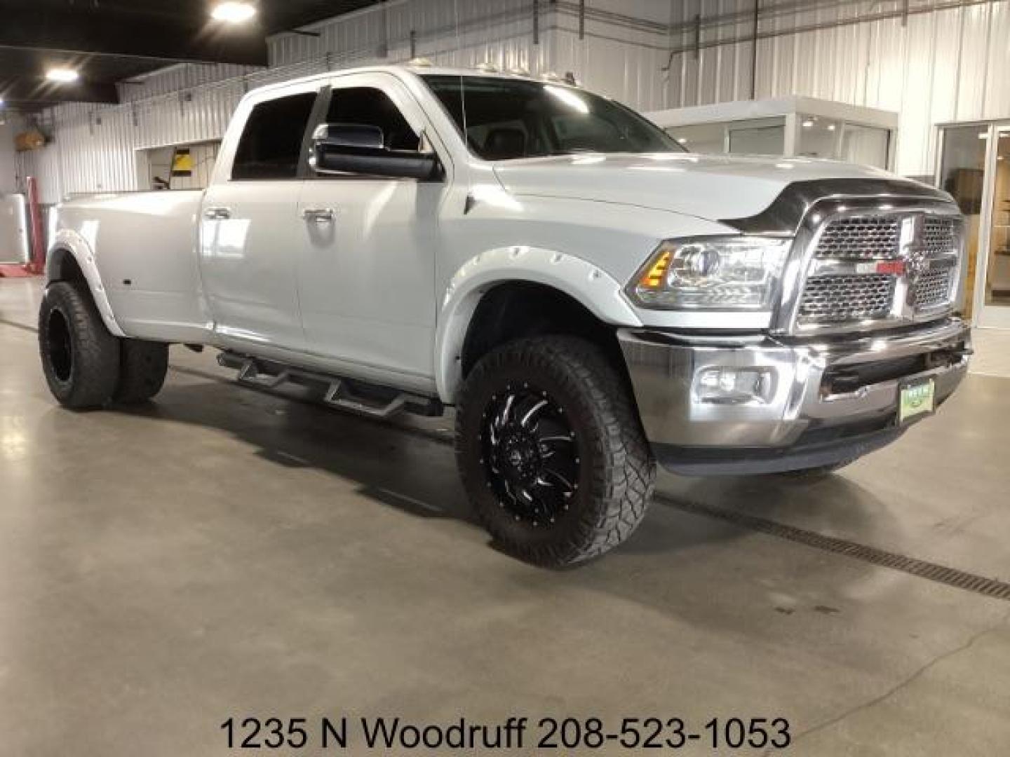 2015 WHITE /Black, leather RAM 3500 Laramie Crew Cab LWB 4WD DRW (3C63RRJL1FG) with an 6.7L L6 OHV 24V TURBO DIESEL engine, 6-Speed Automatic transmission, located at 1235 N Woodruff Ave., Idaho Falls, 83401, (208) 523-1053, 43.507172, -112.000488 - Photo#5