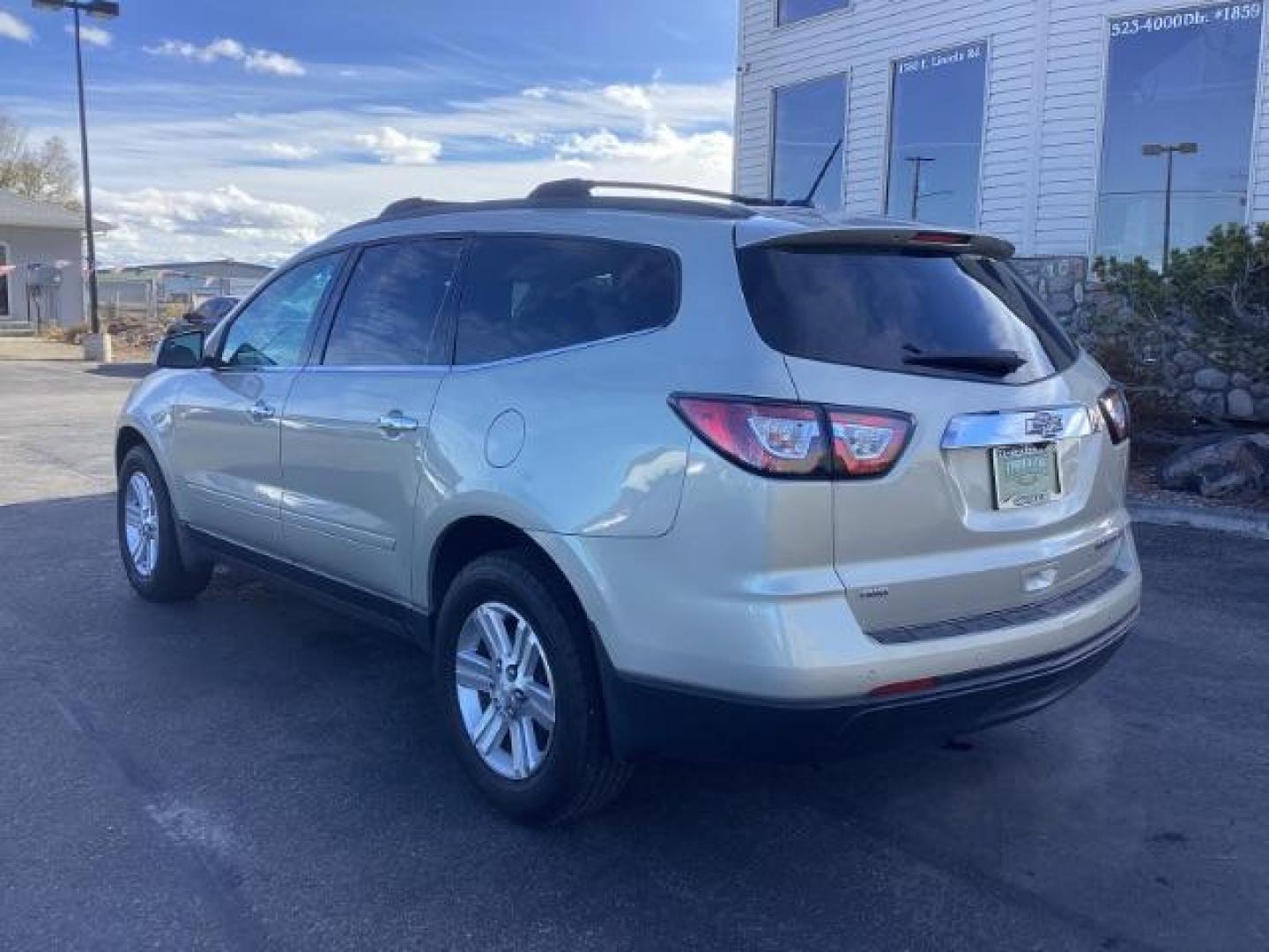 2014 Champagne Silver Metallic Chevrolet Traverse 2LT AWD (1GNKVHKD9EJ) with an 3.6L V6 DOHC 24V engine, 6-Speed Automatic transmission, located at 1235 N Woodruff Ave., Idaho Falls, 83401, (208) 523-1053, 43.507172, -112.000488 - Photo#3