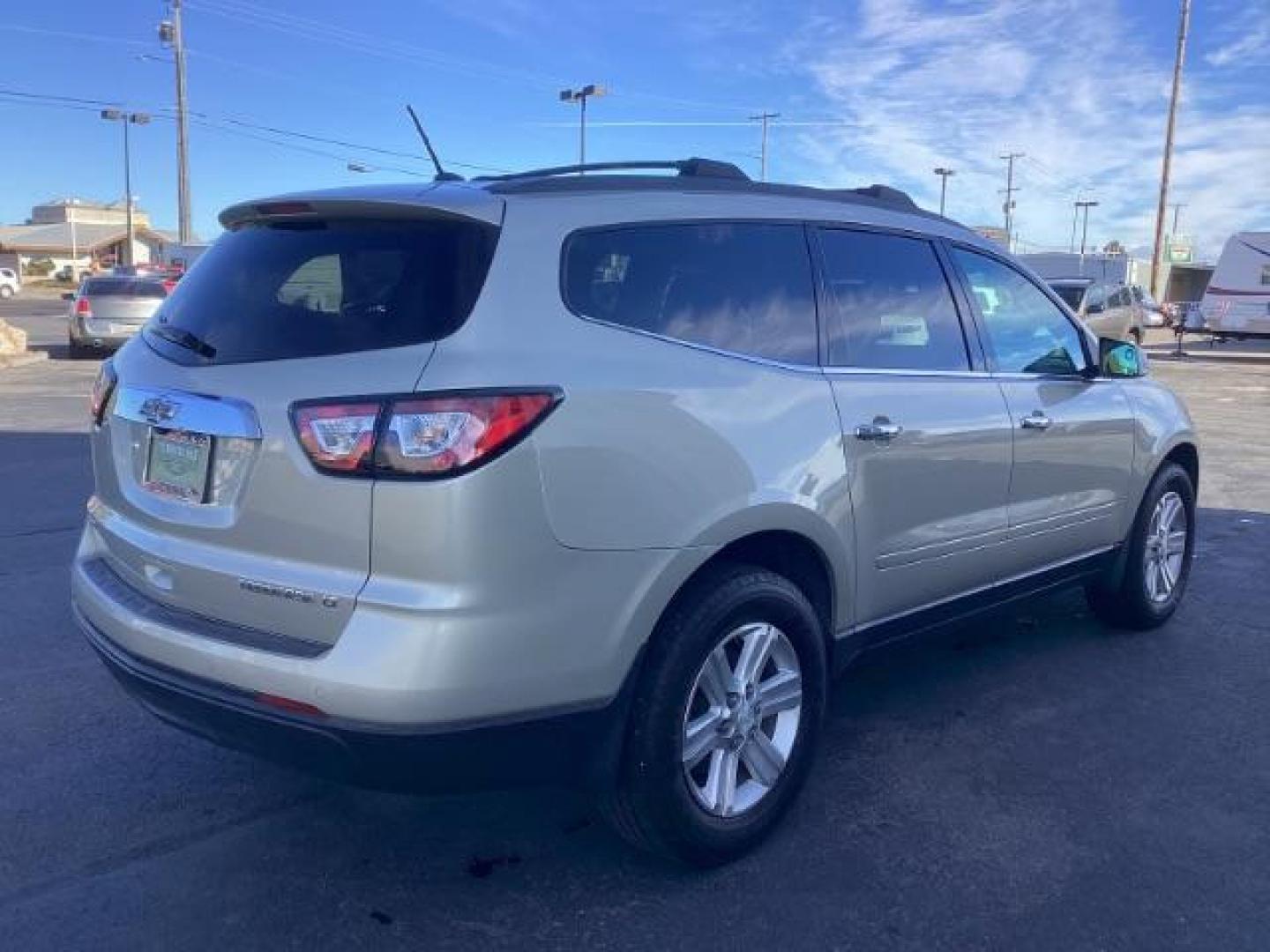 2014 Champagne Silver Metallic Chevrolet Traverse 2LT AWD (1GNKVHKD9EJ) with an 3.6L V6 DOHC 24V engine, 6-Speed Automatic transmission, located at 1235 N Woodruff Ave., Idaho Falls, 83401, (208) 523-1053, 43.507172, -112.000488 - Photo#5