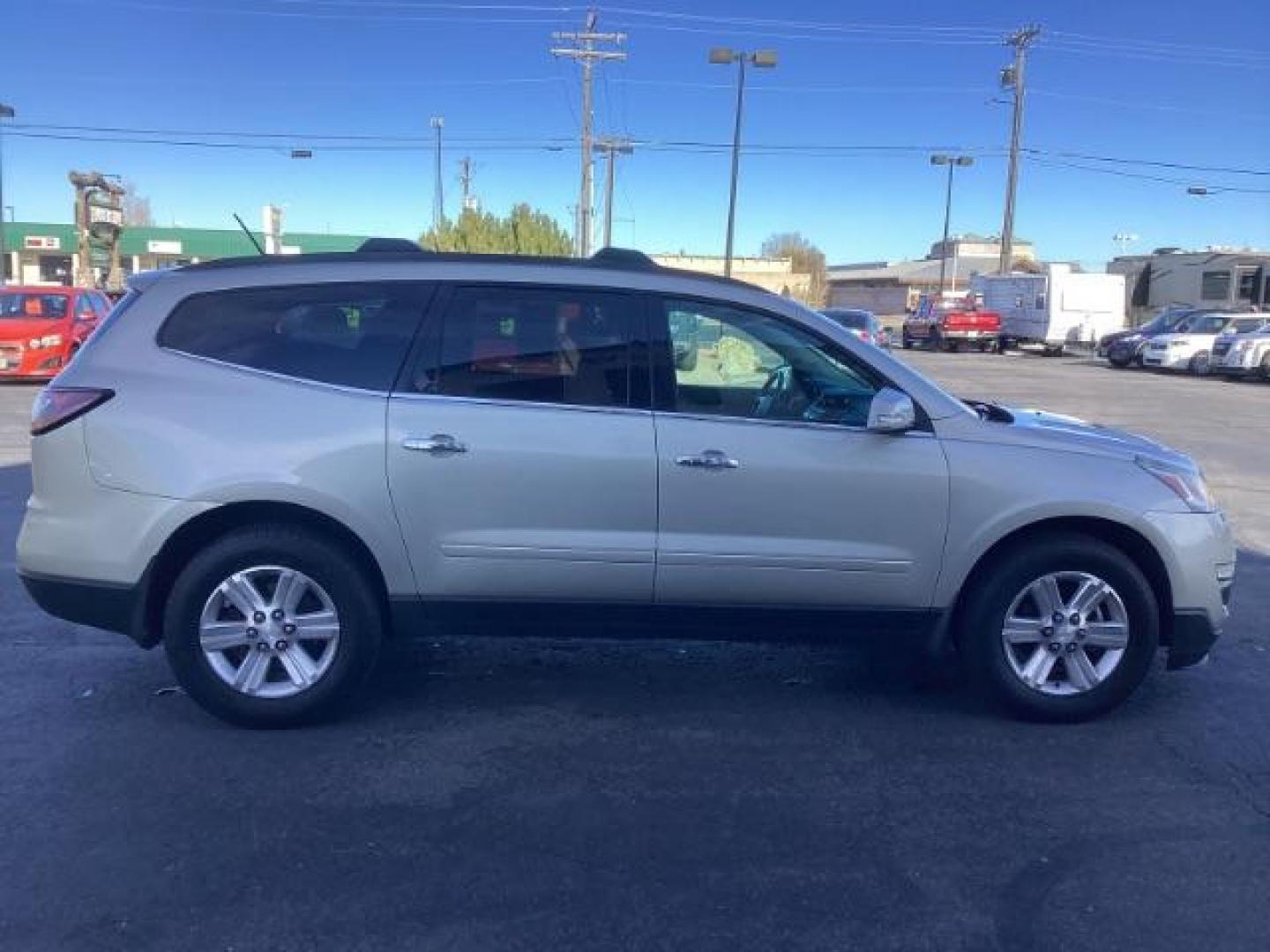 2014 Champagne Silver Metallic Chevrolet Traverse 2LT AWD (1GNKVHKD9EJ) with an 3.6L V6 DOHC 24V engine, 6-Speed Automatic transmission, located at 1235 N Woodruff Ave., Idaho Falls, 83401, (208) 523-1053, 43.507172, -112.000488 - Photo#6