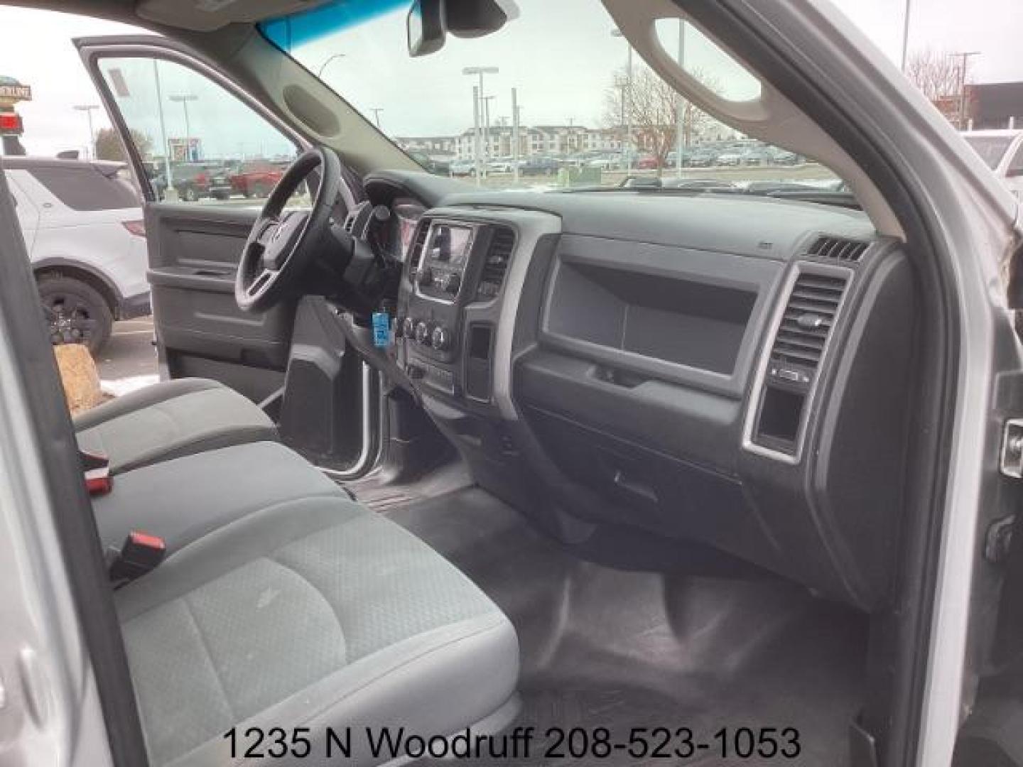 2018 SILVER /Black/Diesel Gray, cloth RAM 2500 Tradesman Crew Cab LWB 4WD (3C6UR5HL3JG) with an 6.7L L6 OHV 24V TURBO DIESEL engine, 6-Speed Automatic transmission, located at 1235 N Woodruff Ave., Idaho Falls, 83401, (208) 523-1053, 43.507172, -112.000488 - Photo#17