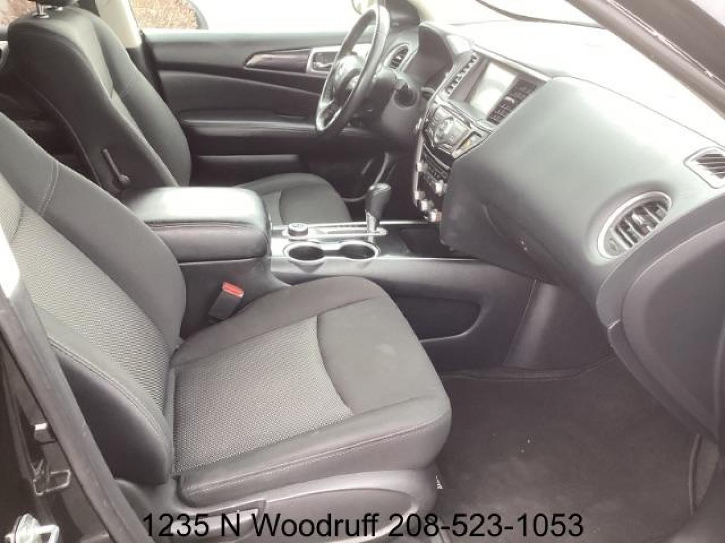 2020 Magnetic Black Pearl /Charcoal, leatherette/cloth Nissan Pathfinder SV 4WD (5N1DR2BM7LC) with an 3.5L V6 DOHC 24V engine, Continuously Variable Transmission transmission, located at 1235 N Woodruff Ave., Idaho Falls, 83401, (208) 523-1053, 43.507172, -112.000488 - Photo#14