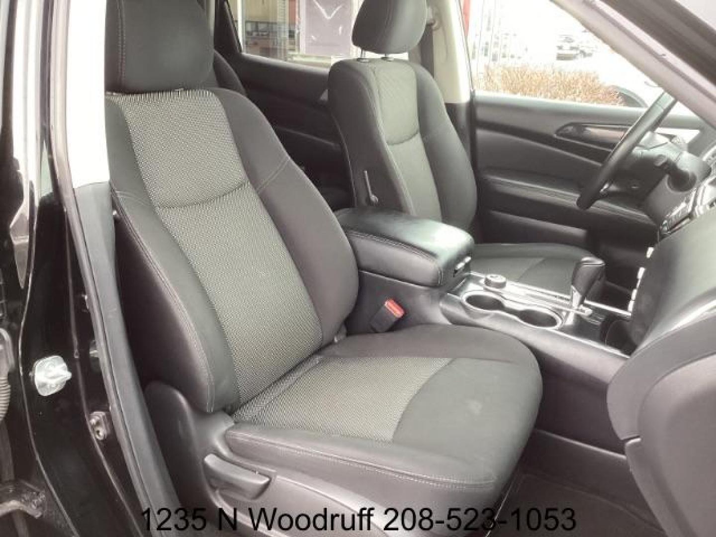 2020 Magnetic Black Pearl /Charcoal, leatherette/cloth Nissan Pathfinder SV 4WD (5N1DR2BM7LC) with an 3.5L V6 DOHC 24V engine, Continuously Variable Transmission transmission, located at 1235 N Woodruff Ave., Idaho Falls, 83401, (208) 523-1053, 43.507172, -112.000488 - Photo#16