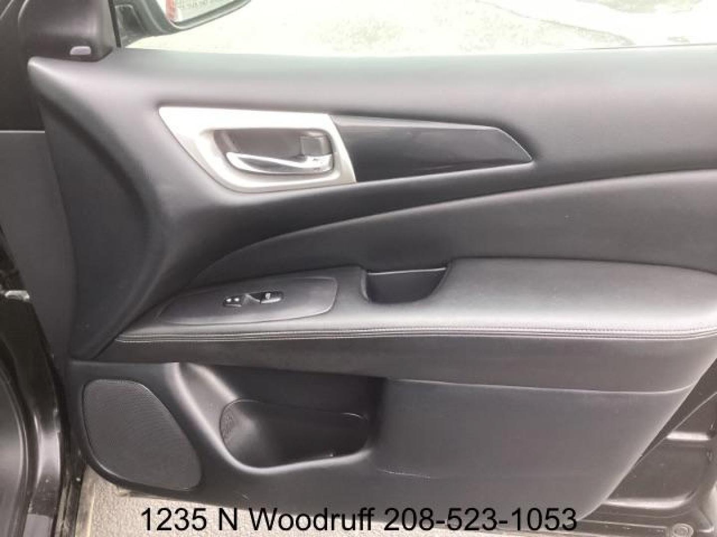 2020 Magnetic Black Pearl /Charcoal, leatherette/cloth Nissan Pathfinder SV 4WD (5N1DR2BM7LC) with an 3.5L V6 DOHC 24V engine, Continuously Variable Transmission transmission, located at 1235 N Woodruff Ave., Idaho Falls, 83401, (208) 523-1053, 43.507172, -112.000488 - Photo#17