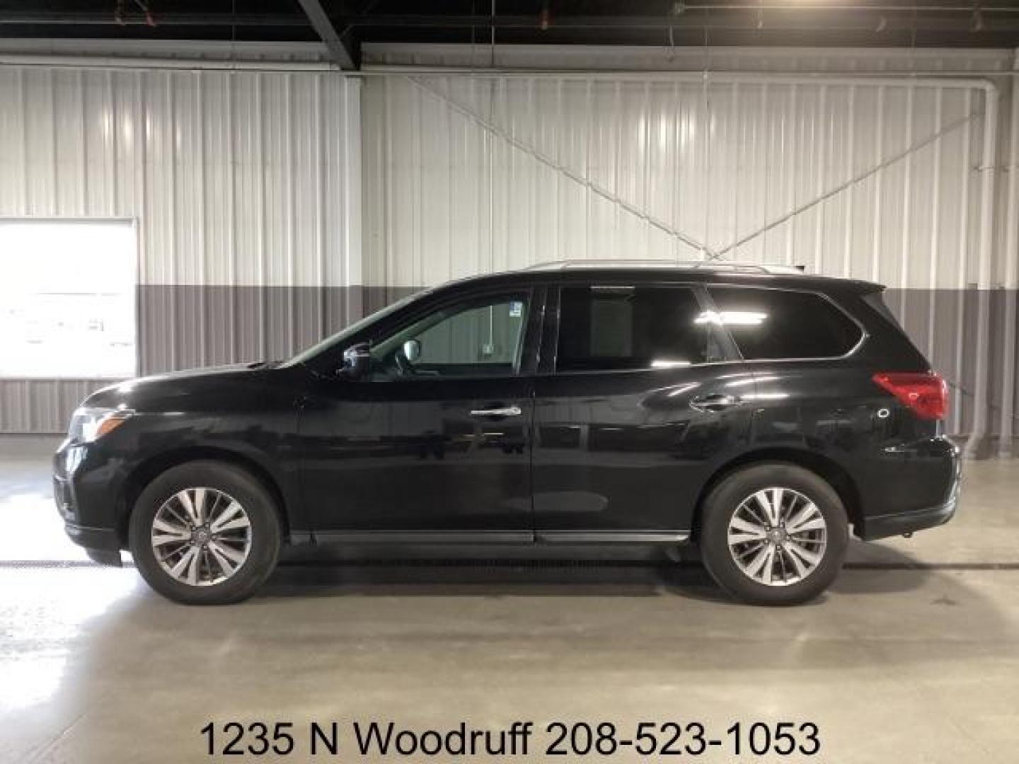 2020 Magnetic Black Pearl /Charcoal, leatherette/cloth Nissan Pathfinder SV 4WD (5N1DR2BM7LC) with an 3.5L V6 DOHC 24V engine, Continuously Variable Transmission transmission, located at 1235 N Woodruff Ave., Idaho Falls, 83401, (208) 523-1053, 43.507172, -112.000488 - Photo#1