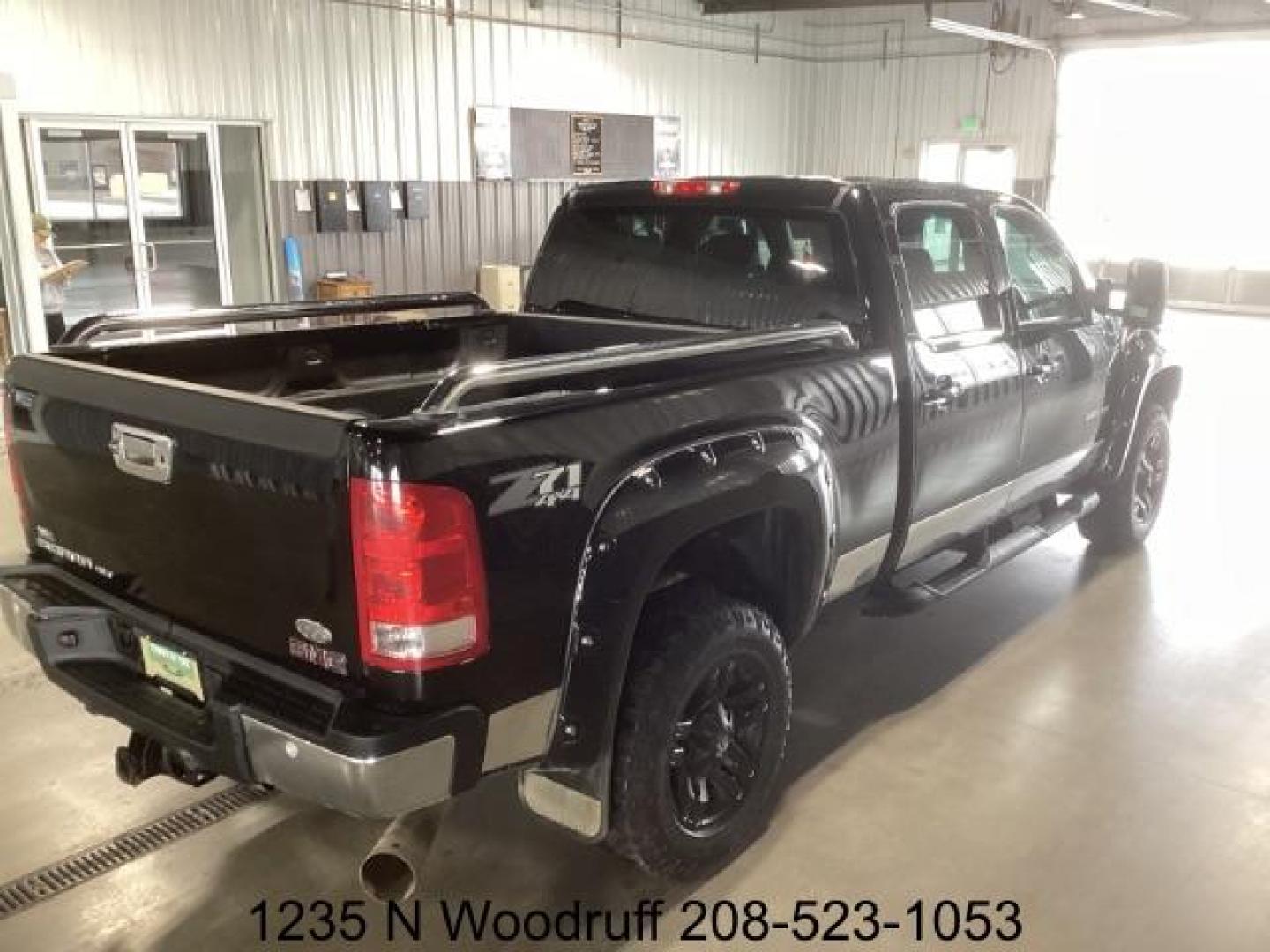 2014 GRAY /Black RAM 2500 Laramie Crew Cab SWB 4WD (3C6UR5FJ5EG) with an 6.4 engine, 6-Speed Automatic transmission, located at 1235 N Woodruff Ave., Idaho Falls, 83401, (208) 523-1053, 43.507172, -112.000488 - Photo#4