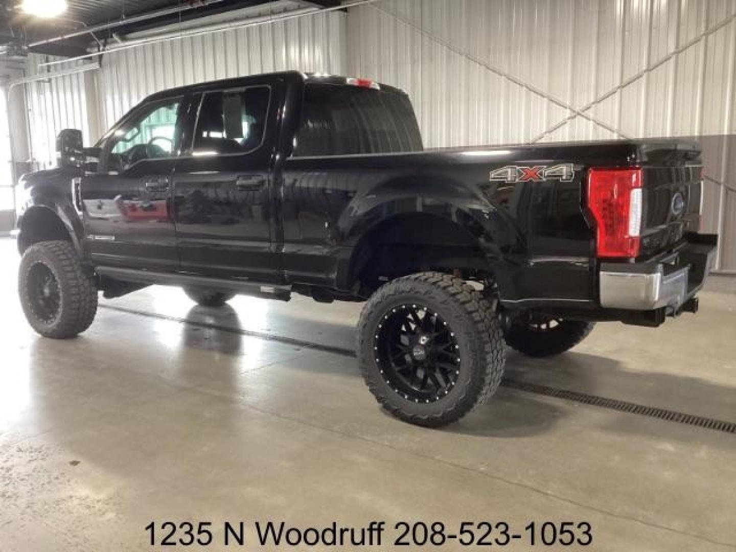 2018 Shadow Black /Medium Earth Gray, cloth Ford F-250 SD XLT Crew Cab 4WD (1FT7W2BT4JE) with an 6.7L V8 OHV 16V DIESEL engine, 6-Speed Automatic transmission, located at 1235 N Woodruff Ave., Idaho Falls, 83401, (208) 523-1053, 43.507172, -112.000488 - Photo#2