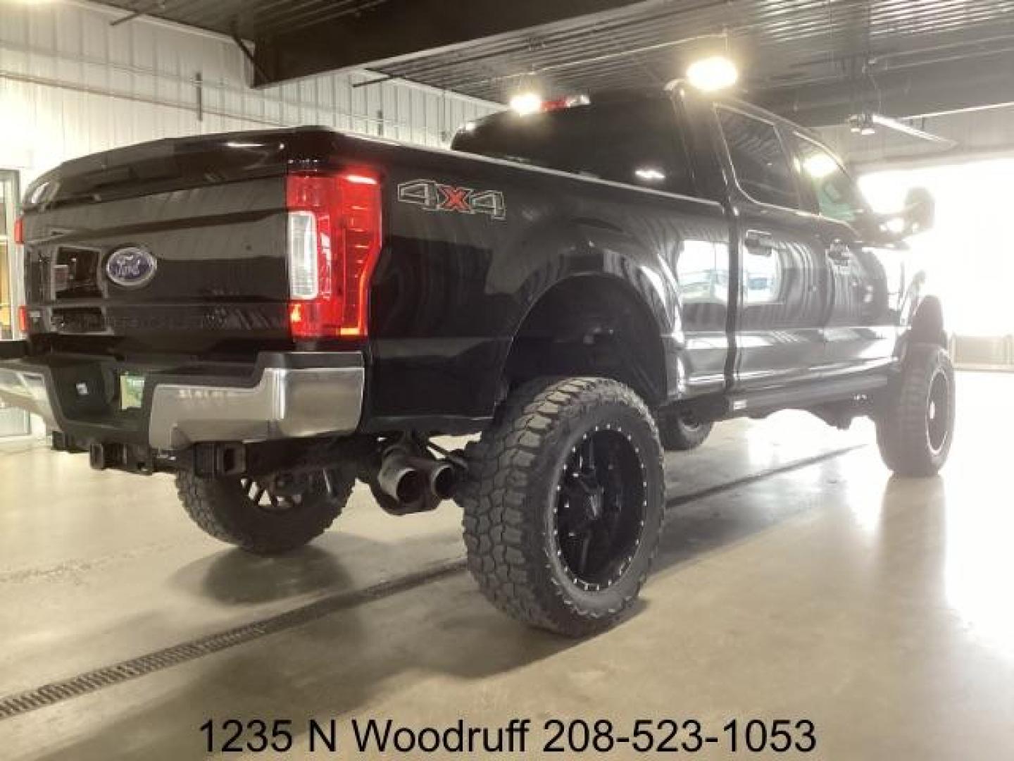 2018 Shadow Black /Medium Earth Gray, cloth Ford F-250 SD XLT Crew Cab 4WD (1FT7W2BT4JE) with an 6.7L V8 OHV 16V DIESEL engine, 6-Speed Automatic transmission, located at 1235 N Woodruff Ave., Idaho Falls, 83401, (208) 523-1053, 43.507172, -112.000488 - Photo#4