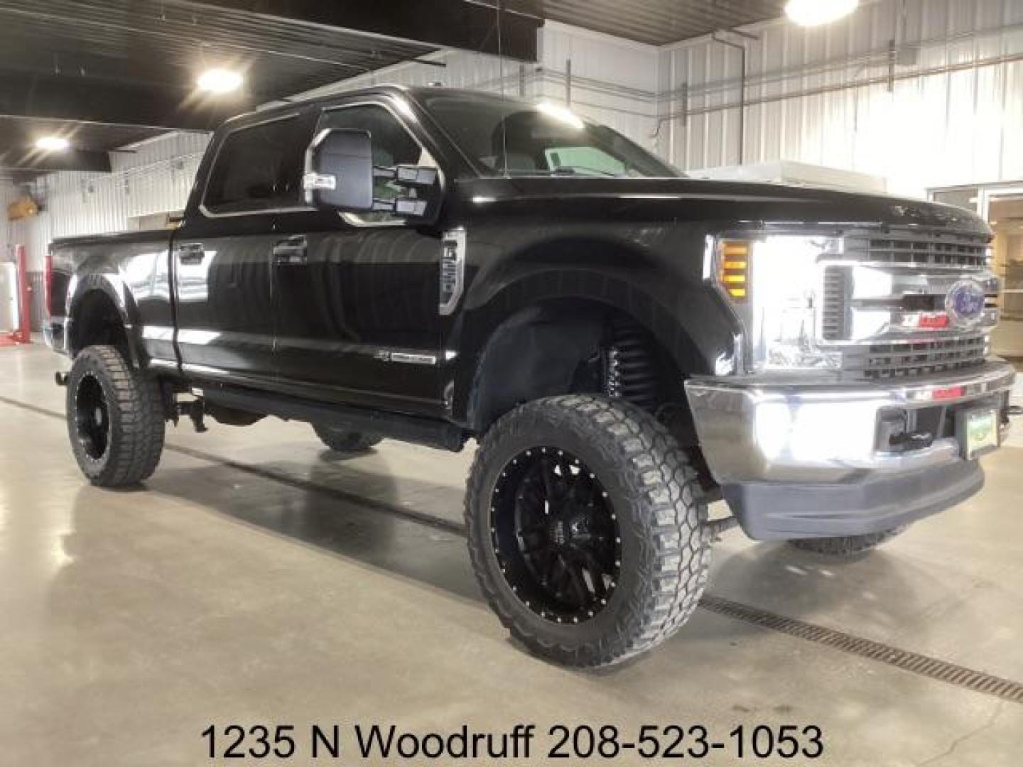 2018 Shadow Black /Medium Earth Gray, cloth Ford F-250 SD XLT Crew Cab 4WD (1FT7W2BT4JE) with an 6.7L V8 OHV 16V DIESEL engine, 6-Speed Automatic transmission, located at 1235 N Woodruff Ave., Idaho Falls, 83401, (208) 523-1053, 43.507172, -112.000488 - Photo#5