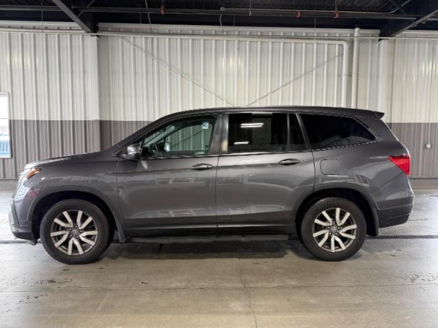 2020 GRAY /Black, leather Honda Pilot EXL 4WD (5FNYF6H58LB) with an 3.5L V6 SOHC 24V engine, 6-Speed Automatic transmission, located at 1235 N Woodruff Ave., Idaho Falls, 83401, (208) 523-1053, 43.507172, -112.000488 - Photo#1