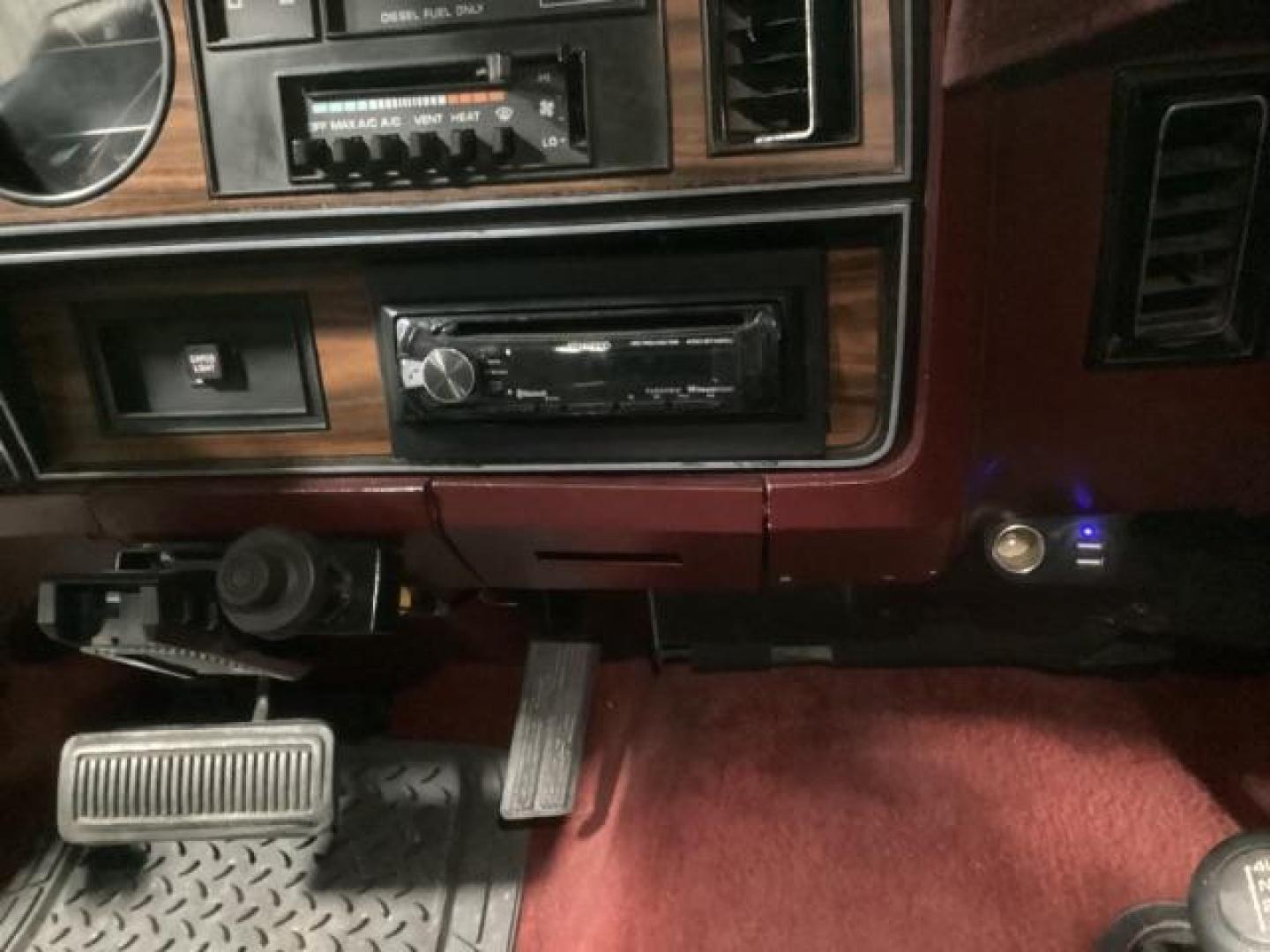 1989 RED/WHITE /CLOTH Dodge W250 Reg. Cab 8-ft. Bed 4WD (1B7KM2686KS) with an 5.9L L6 OHV 12V TURBO DIESEL engine, 3-Speed Automatic transmission, located at 1235 N Woodruff Ave., Idaho Falls, 83401, (208) 523-1053, 43.507172, -112.000488 - Photo#14