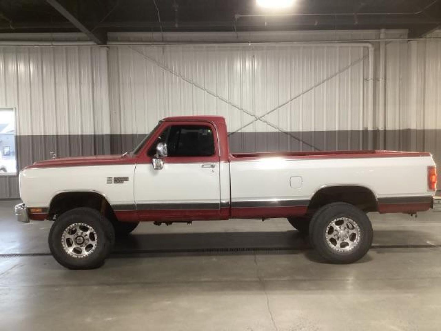 1989 RED/WHITE /CLOTH Dodge W250 Reg. Cab 8-ft. Bed 4WD (1B7KM2686KS) with an 5.9L L6 OHV 12V TURBO DIESEL engine, 3-Speed Automatic transmission, located at 1235 N Woodruff Ave., Idaho Falls, 83401, (208) 523-1053, 43.507172, -112.000488 - Photo#2