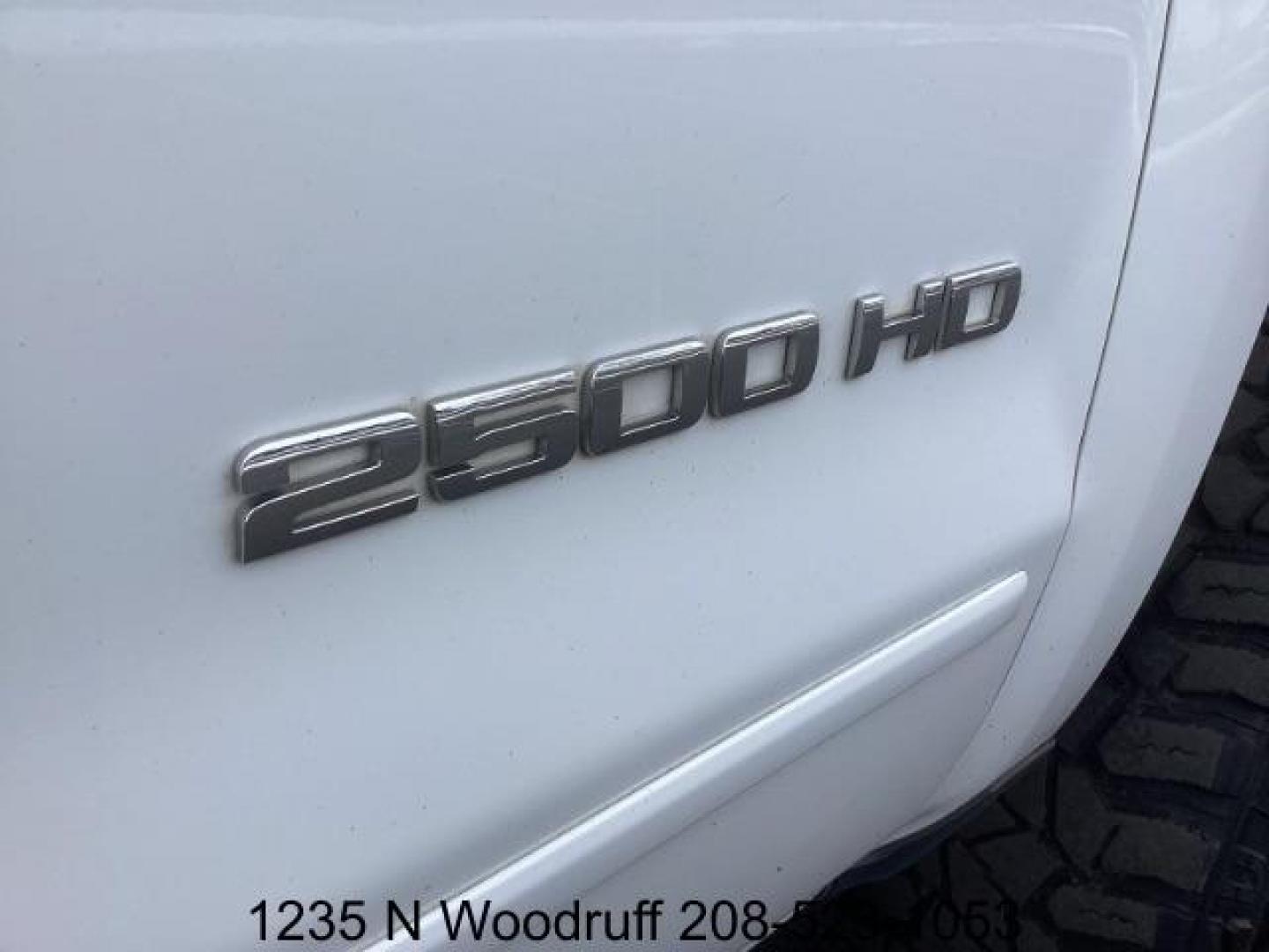 2019 Summit White /Jet Black, cloth Chevrolet Silverado 2500HD LT Crew Cab Short Box 4WD (1GC1KSEY5KF) with an 6.6L V8 OHV 16V DIESEL engine, 6-Speed Automatic transmission, located at 1235 N Woodruff Ave., Idaho Falls, 83401, (208) 523-1053, 43.507172, -112.000488 - Photo#18