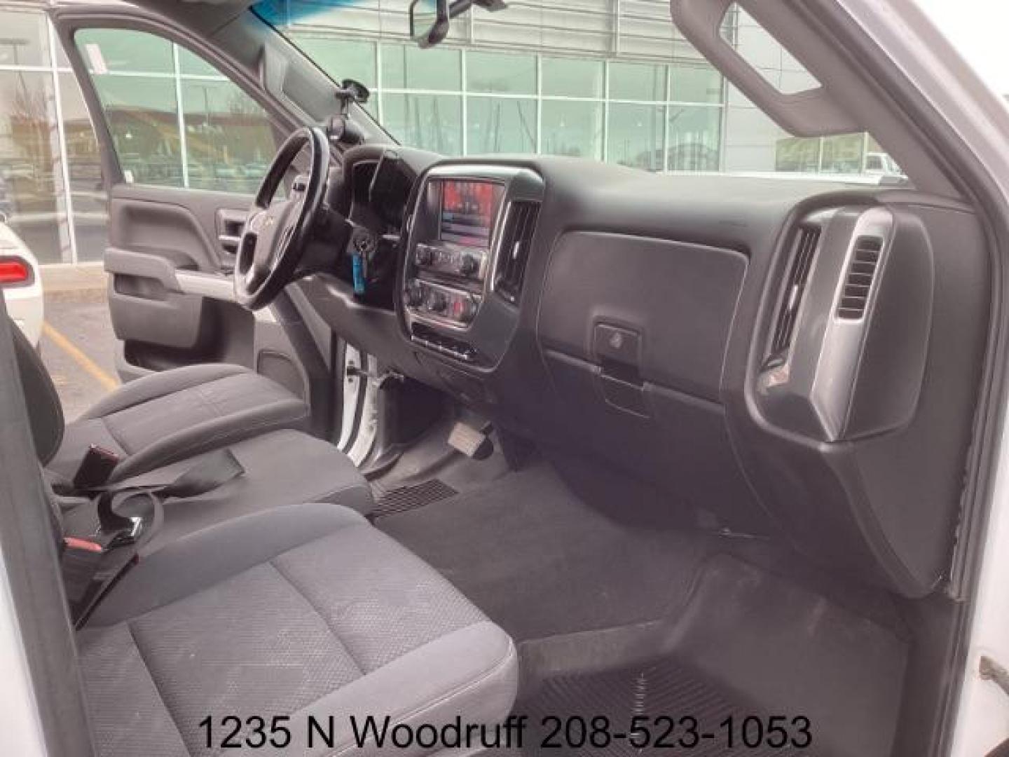 2019 Summit White /Jet Black, cloth Chevrolet Silverado 2500HD LT Crew Cab Short Box 4WD (1GC1KSEY5KF) with an 6.6L V8 OHV 16V DIESEL engine, 6-Speed Automatic transmission, located at 1235 N Woodruff Ave., Idaho Falls, 83401, (208) 523-1053, 43.507172, -112.000488 - Photo#21