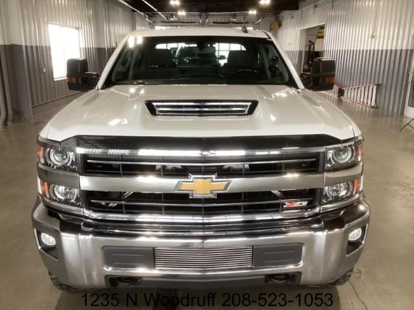 2019 Summit White /Jet Black, cloth Chevrolet Silverado 2500HD LT Crew Cab Short Box 4WD (1GC1KSEY5KF) with an 6.6L V8 OHV 16V DIESEL engine, 6-Speed Automatic transmission, located at 1235 N Woodruff Ave., Idaho Falls, 83401, (208) 523-1053, 43.507172, -112.000488 - Photo#7