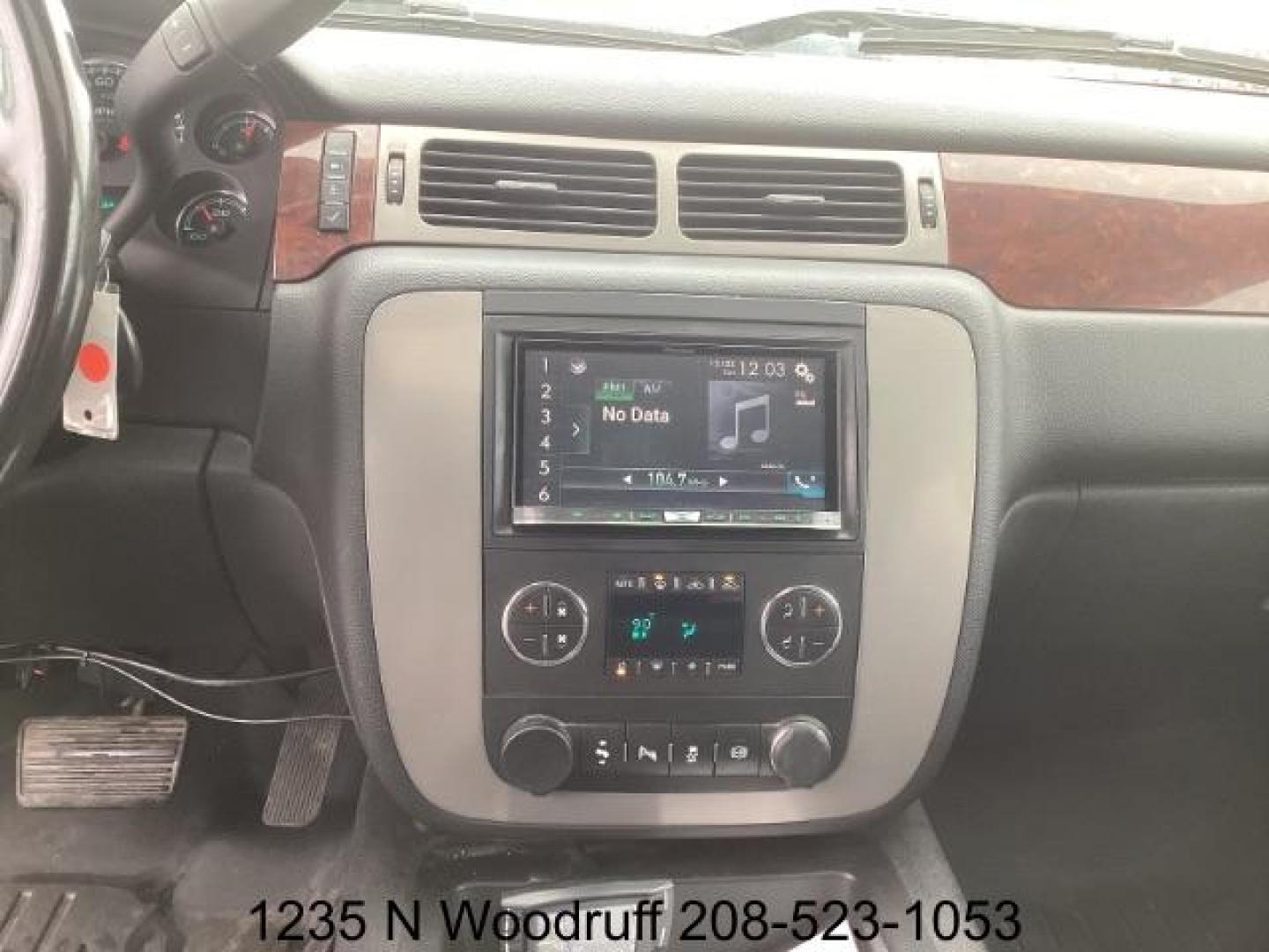 2013 Quicksilver Metallic /Ebony Leather Interior GMC Sierra 2500HD SLT Crew Cab 4WD (1GT121C8XDF) with an 6.6L V8 OHV 32V TURBO DIESEL engine, 6-Speed Automatic transmission, located at 1235 N Woodruff Ave., Idaho Falls, 83401, (208) 523-1053, 43.507172, -112.000488 - Photo#14