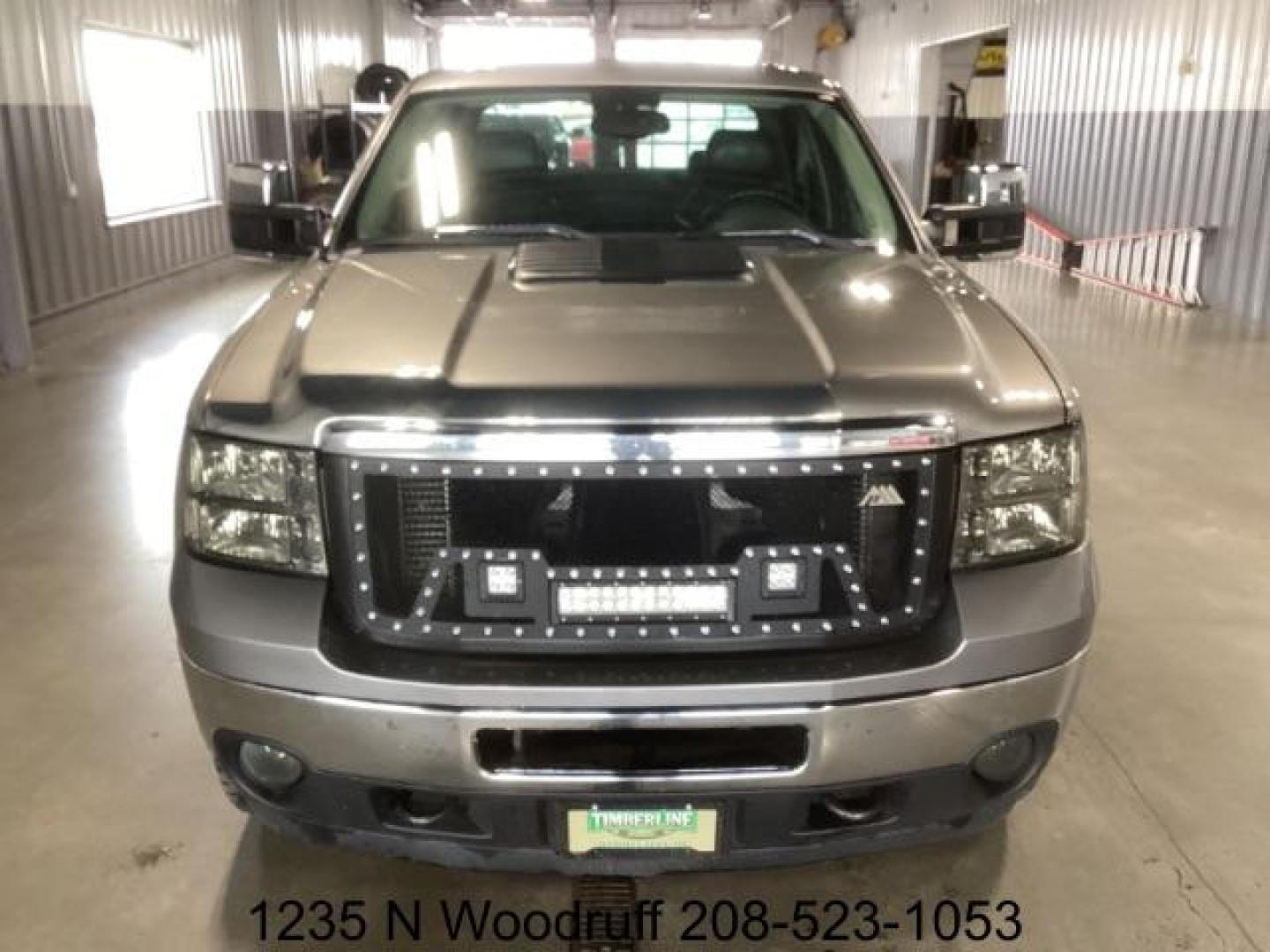 2013 Quicksilver Metallic /Ebony Leather Interior GMC Sierra 2500HD SLT Crew Cab 4WD (1GT121C8XDF) with an 6.6L V8 OHV 32V TURBO DIESEL engine, 6-Speed Automatic transmission, located at 1235 N Woodruff Ave., Idaho Falls, 83401, (208) 523-1053, 43.507172, -112.000488 - Photo#6