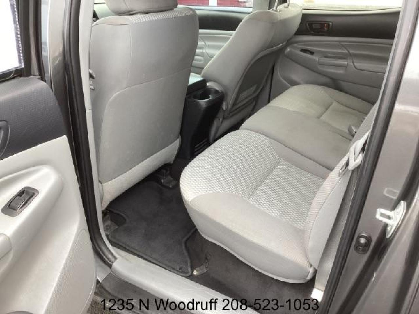 2013 GRAY /Graphite Cloth Interior Toyota Tacoma Double Cab V6 Auto 4WD (5TFLU4EN6DX) with an 4.0L V6 DOHC 24V engine, 5-Speed Automatic transmission, located at 1235 N Woodruff Ave., Idaho Falls, 83401, (208) 523-1053, 43.507172, -112.000488 - Photo#14