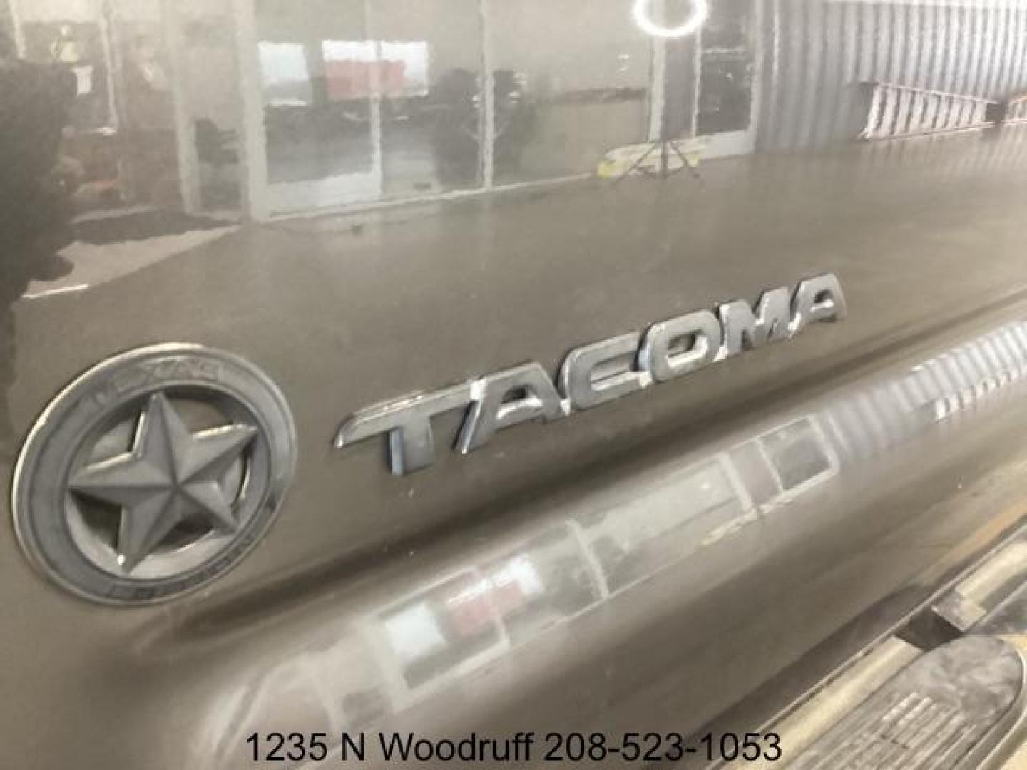 2013 GRAY /Graphite Cloth Interior Toyota Tacoma Double Cab V6 Auto 4WD (5TFLU4EN6DX) with an 4.0L V6 DOHC 24V engine, 5-Speed Automatic transmission, located at 1235 N Woodruff Ave., Idaho Falls, 83401, (208) 523-1053, 43.507172, -112.000488 - Photo#6