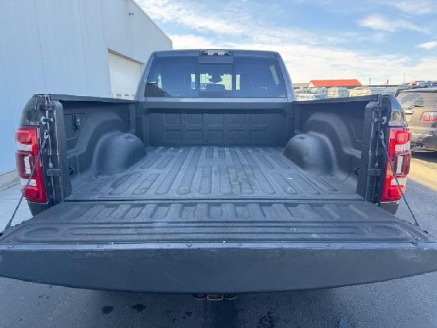 2022 GRAY /Black RAM 2500 Laramie Crew Cab SWB 4WD (3C6UR5FJ2NG) with an 6.4L V8 engine, 6-Speed Automatic transmission, located at 1235 N Woodruff Ave., Idaho Falls, 83401, (208) 523-1053, 43.507172, -112.000488 - Photo#11