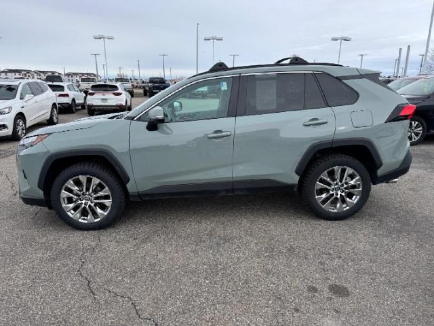 2022 LUNAR ROCK /GREY TOYOTA RAV4 XLE (2T3A1RFV8NW) with an I4 engine, AUTOMATIC transmission, located at 1235 N Woodruff Ave., Idaho Falls, 83401, (208) 523-1053, 43.507172, -112.000488 - Photo#1