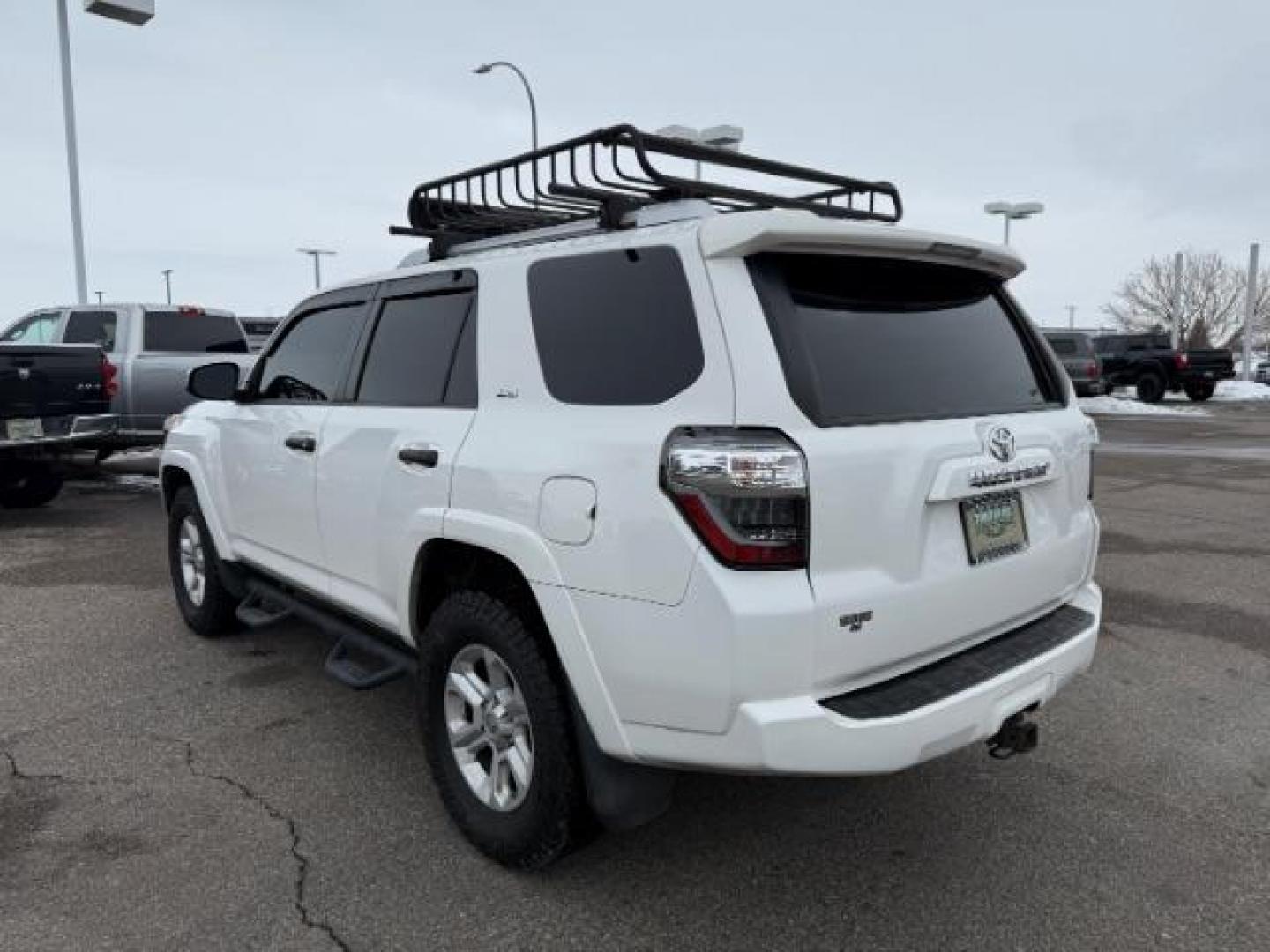 2016 WHITE /BLACK TOYOTA 4RUNNER SR5 (JTEBU5JR6G5) with an V6 4.0 engine, AUTOMATIC transmission, located at 1235 N Woodruff Ave., Idaho Falls, 83401, (208) 523-1053, 43.507172, -112.000488 - Photo#2