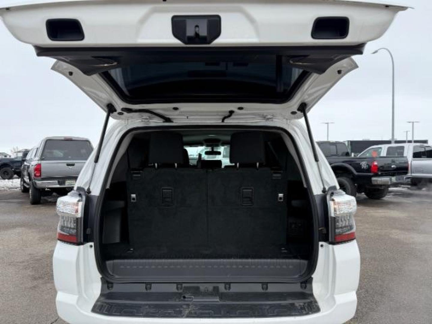 2016 WHITE /BLACK TOYOTA 4RUNNER SR5 (JTEBU5JR6G5) with an V6 4.0 engine, AUTOMATIC transmission, located at 1235 N Woodruff Ave., Idaho Falls, 83401, (208) 523-1053, 43.507172, -112.000488 - Photo#31