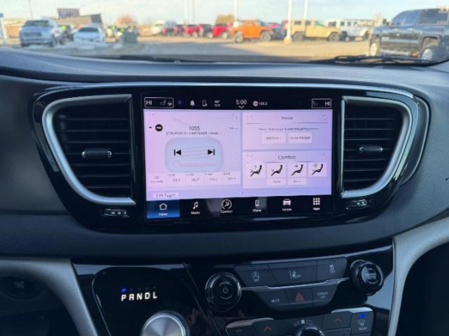 2022 BLUE /Black CHRYSLER Pacifica Touring L (2C4RC1BG0NR) with an 3.6L V-6 DOHC engine, AUTOMATIC transmission, located at 1235 N Woodruff Ave., Idaho Falls, 83401, (208) 523-1053, 43.507172, -112.000488 - Photo#14