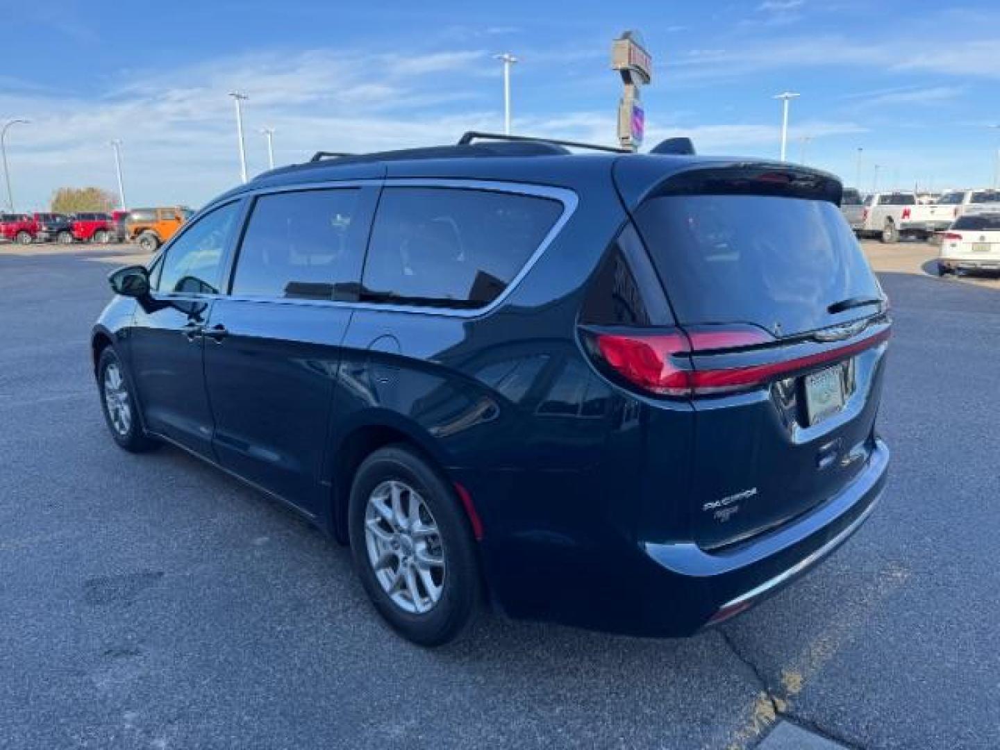 2022 BLUE /Black CHRYSLER Pacifica Touring L (2C4RC1BG0NR) with an 3.6L V-6 DOHC engine, AUTOMATIC transmission, located at 1235 N Woodruff Ave., Idaho Falls, 83401, (208) 523-1053, 43.507172, -112.000488 - Photo#4