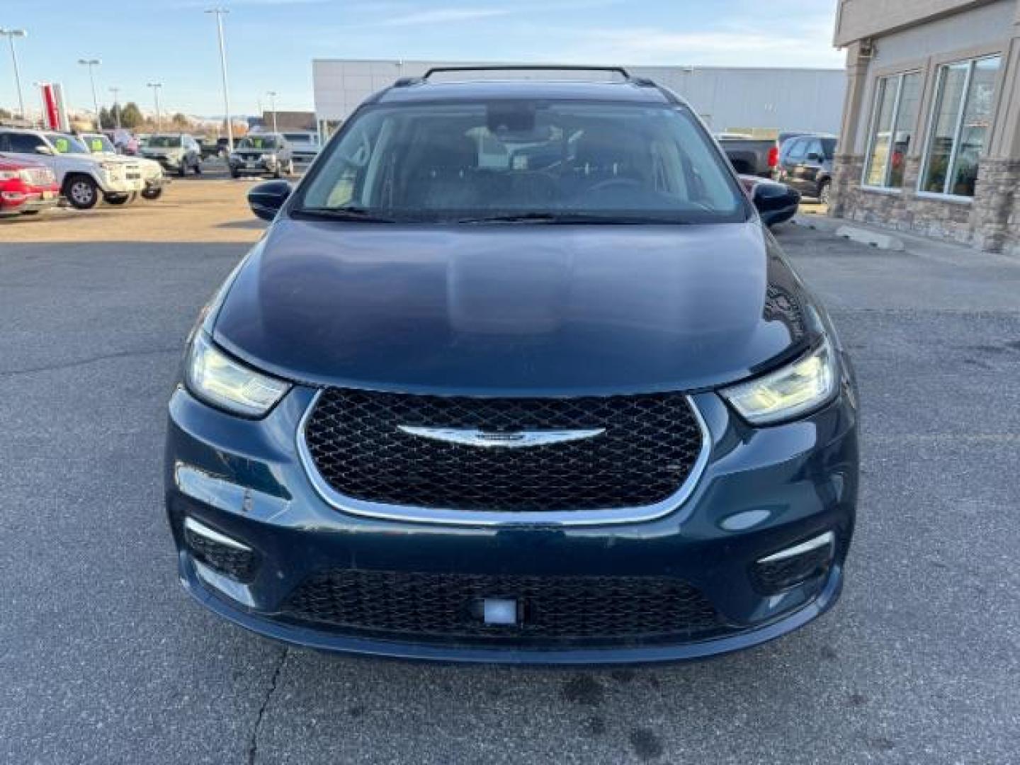 2022 BLUE /Black CHRYSLER Pacifica Touring L (2C4RC1BG0NR) with an 3.6L V-6 DOHC engine, AUTOMATIC transmission, located at 1235 N Woodruff Ave., Idaho Falls, 83401, (208) 523-1053, 43.507172, -112.000488 - Photo#7